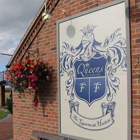 The Queens At Horton Telford Extérieur photo