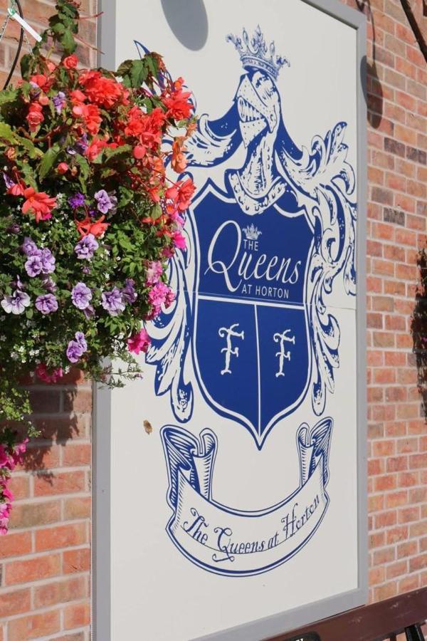 The Queens At Horton Telford Extérieur photo