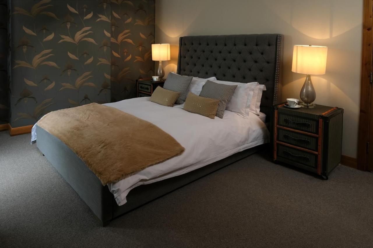 The Queens At Horton Telford Extérieur photo