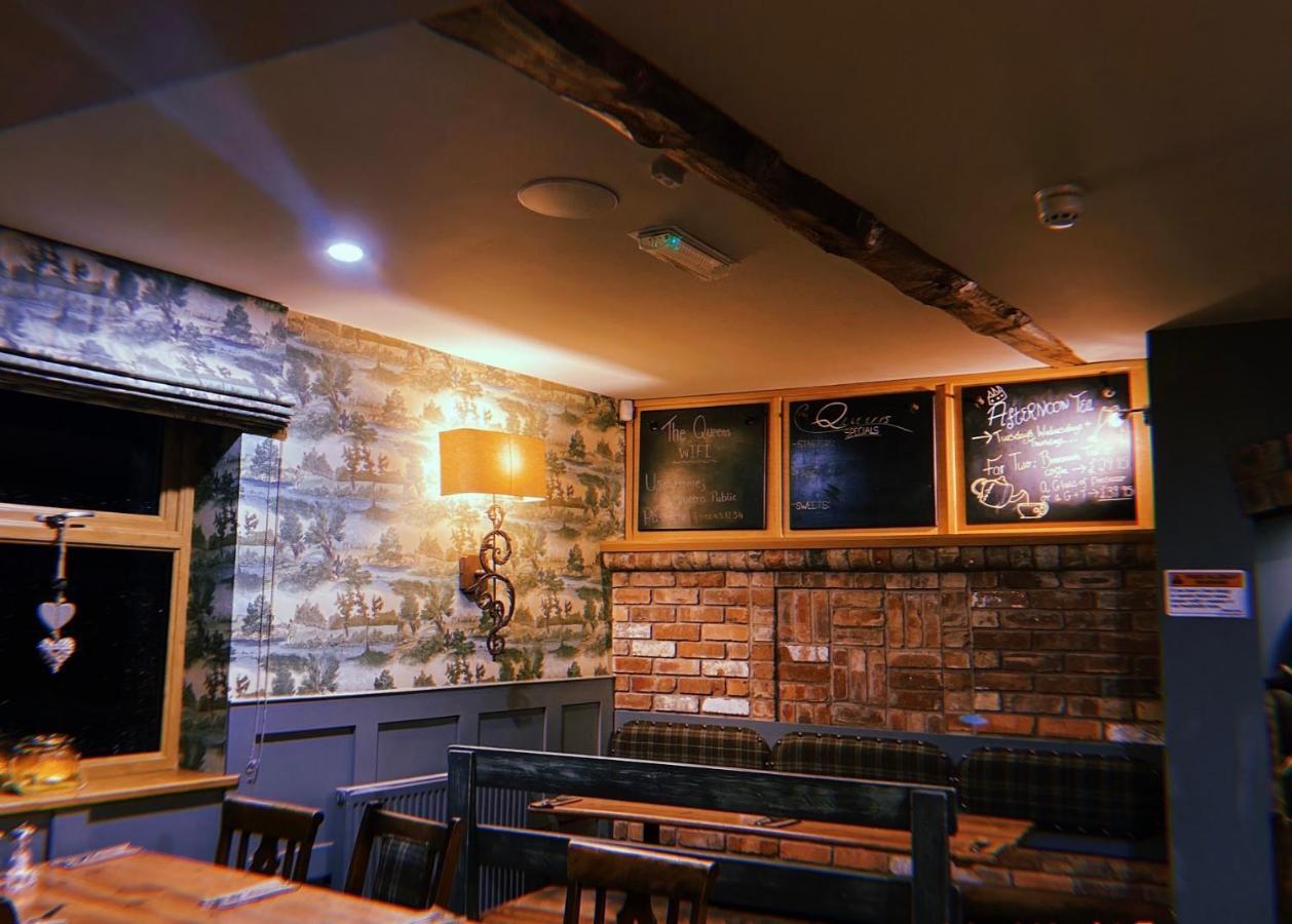The Queens At Horton Telford Extérieur photo
