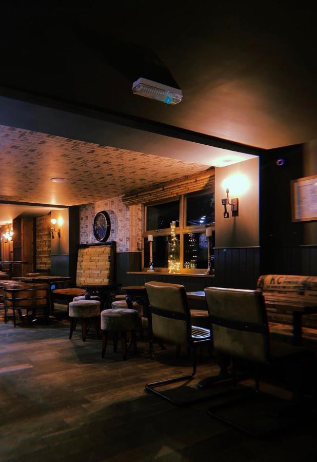 The Queens At Horton Telford Extérieur photo