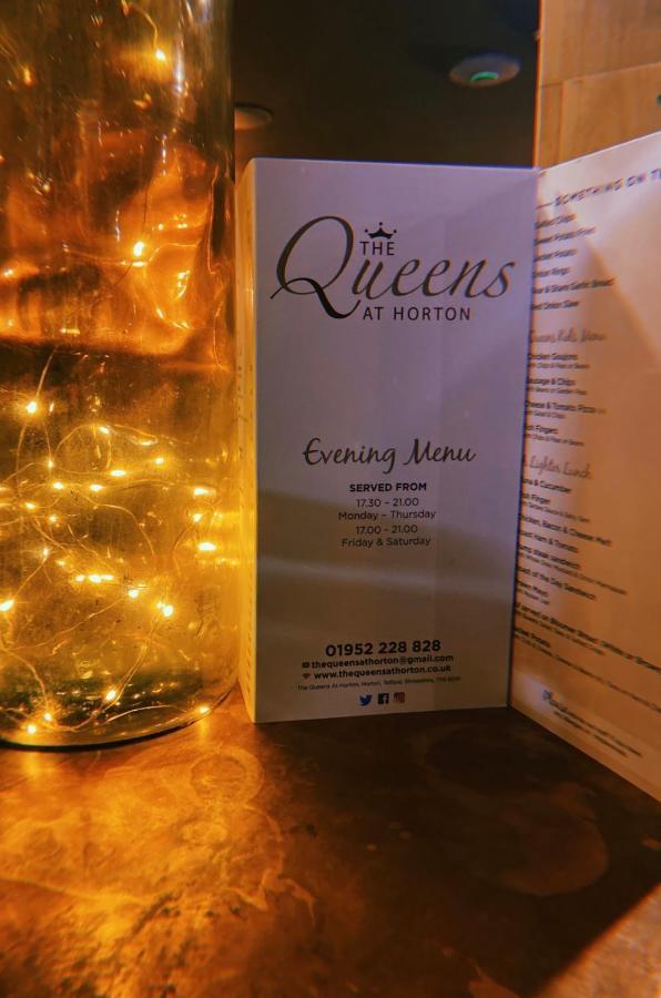 The Queens At Horton Telford Extérieur photo