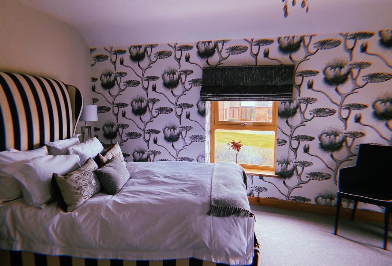 The Queens At Horton Telford Extérieur photo