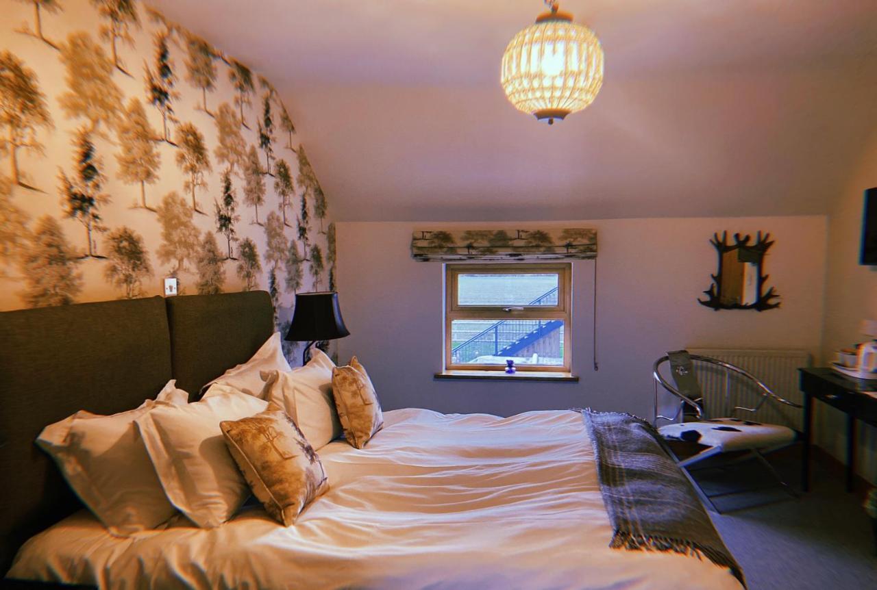 The Queens At Horton Telford Extérieur photo